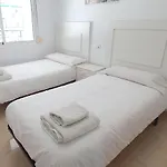 Skol 128 - Great 1-bedroom With Sea Views *