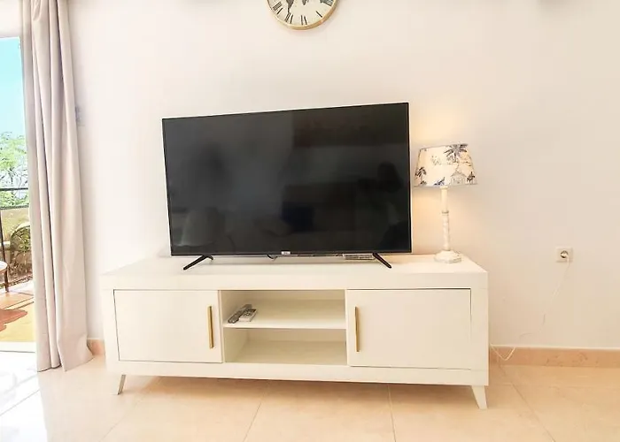 Skol 128 - Great 1-bedroom With Sea Views *